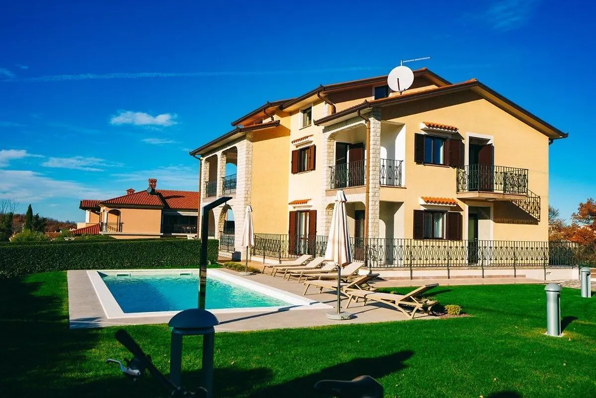 Apartment Silvia Пореч 0*,