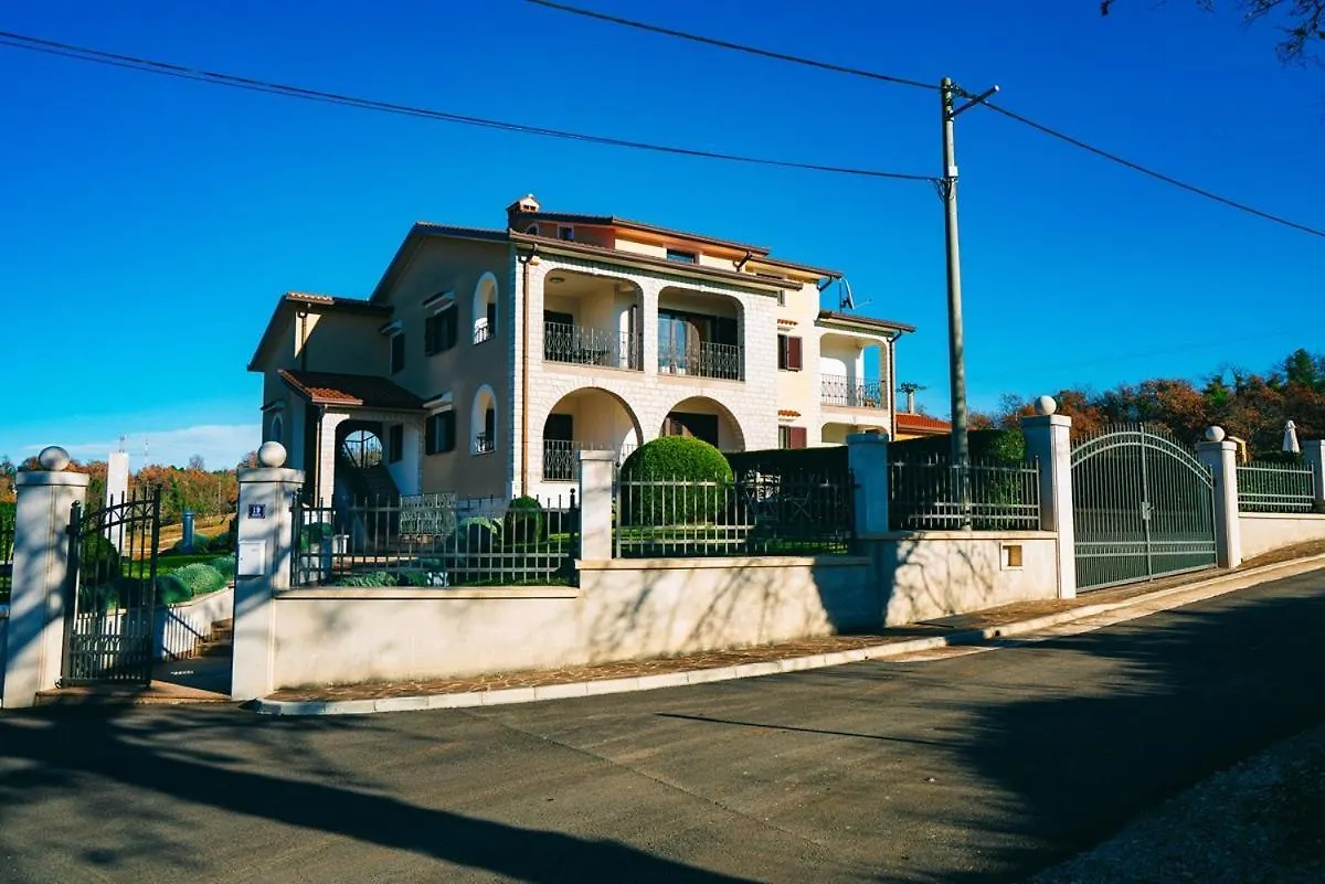 פורץ Apartment Silvia